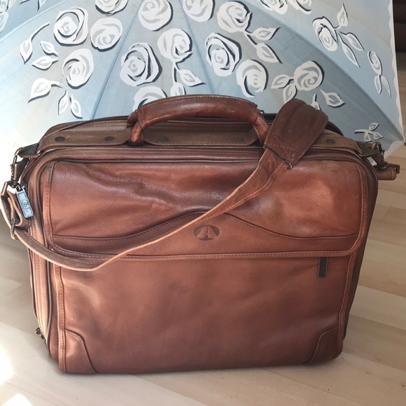 Avenues leather briefcase Clearance